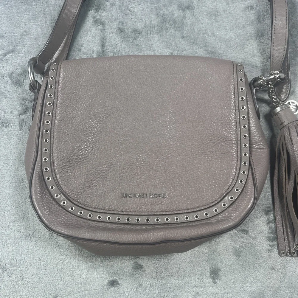 Michael Kors Saddle Bag Pebbled Leather Purse Retro Fringe Luxe Fashion Boho Y2K
